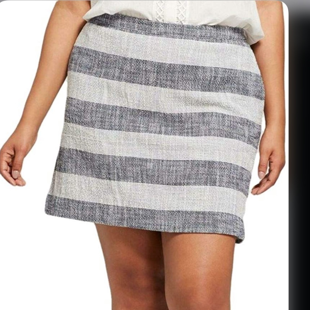 Women’s Skirt with Pockets!